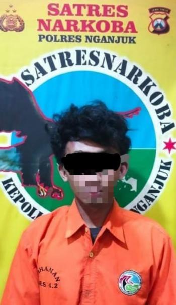 Polres Nganjuk Tangkap Pengedar Okerbaya, 100 Butir Pil LL Diamankan
